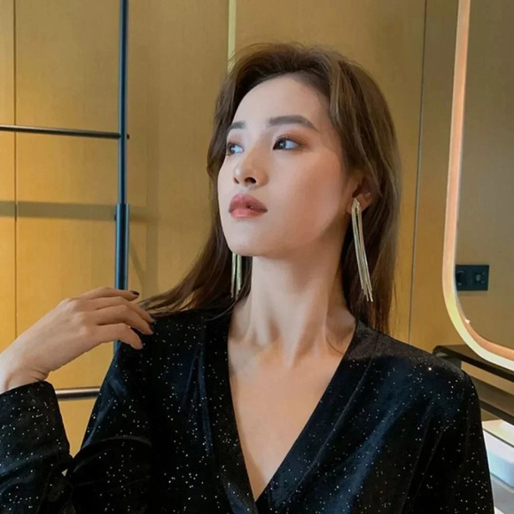 Gold Tassel Long Chain Drop Statement Earrings - Picture 3 of 4